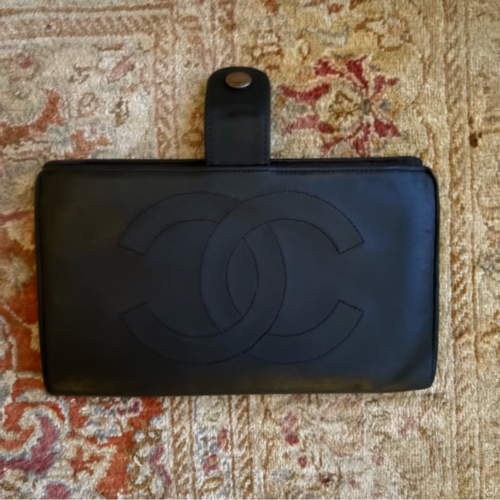 CHANEL Classic Black Leather Clutch - Picture 9 of 16